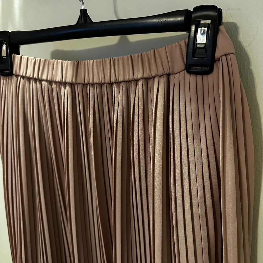 Uniqlo Pleated Midi Skirt